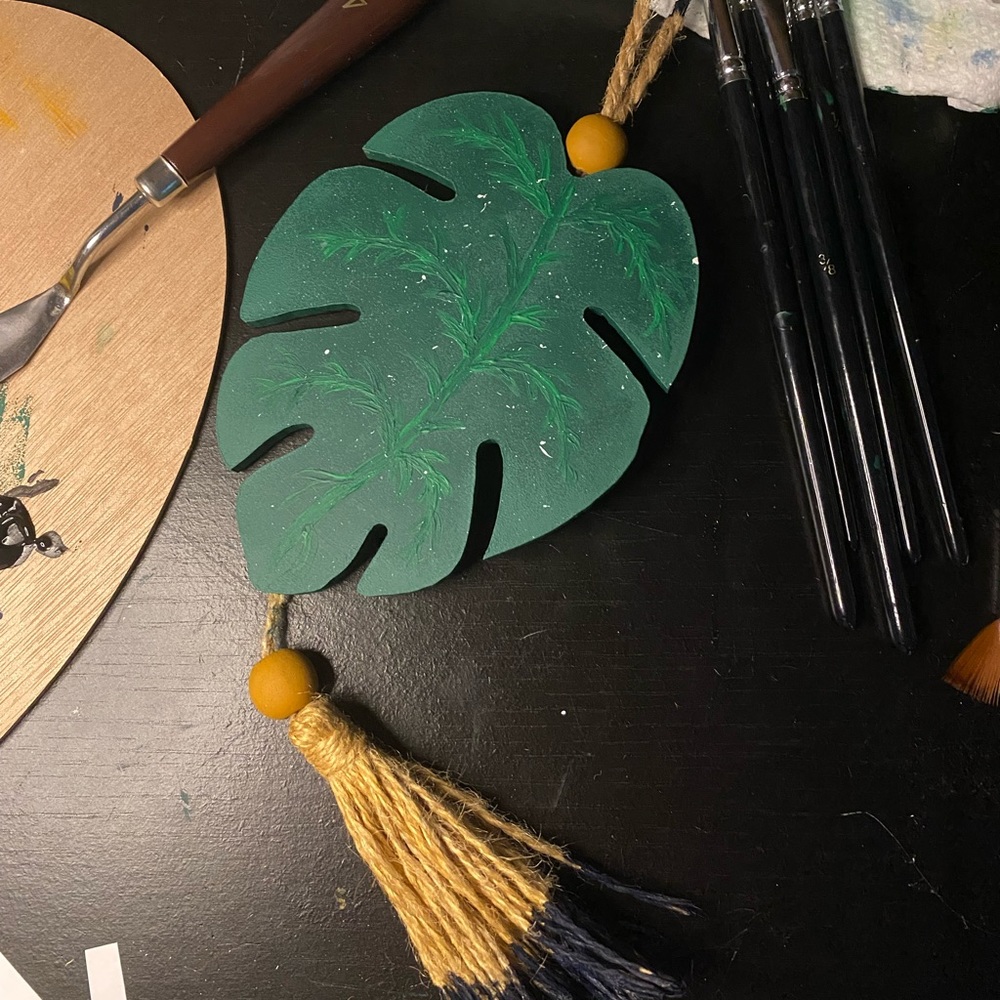 Hand painted leaf macreme hanging decor